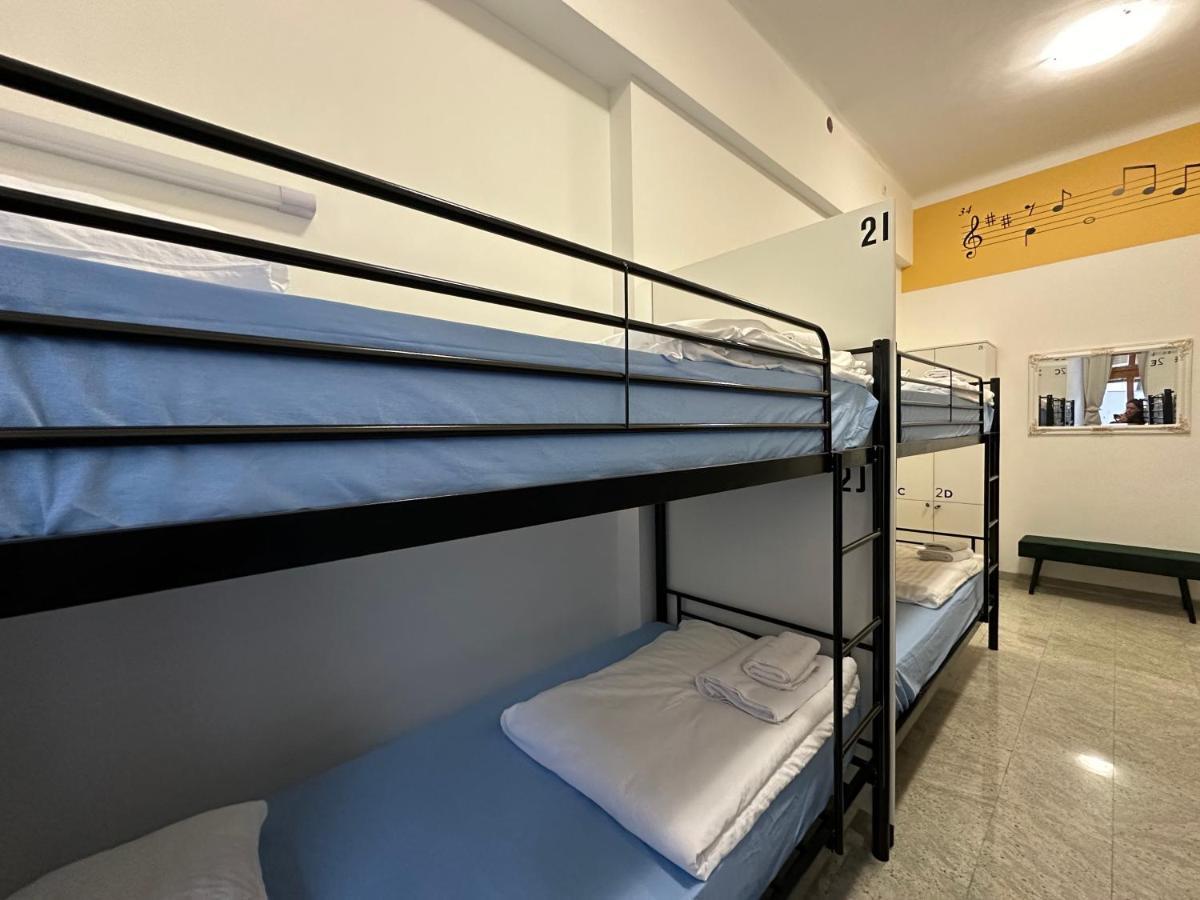 Hostel Opera Ljubljana Buitenkant foto