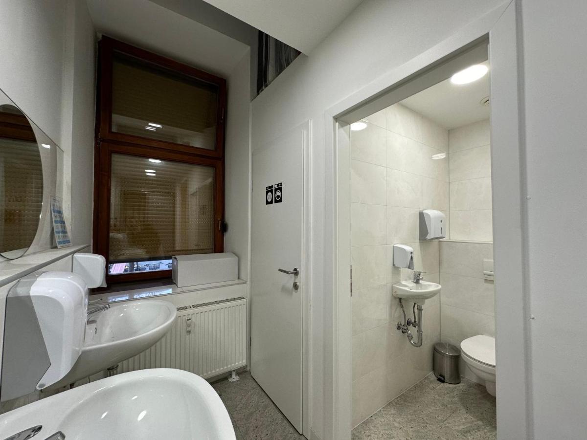 Hostel Opera Ljubljana Buitenkant foto