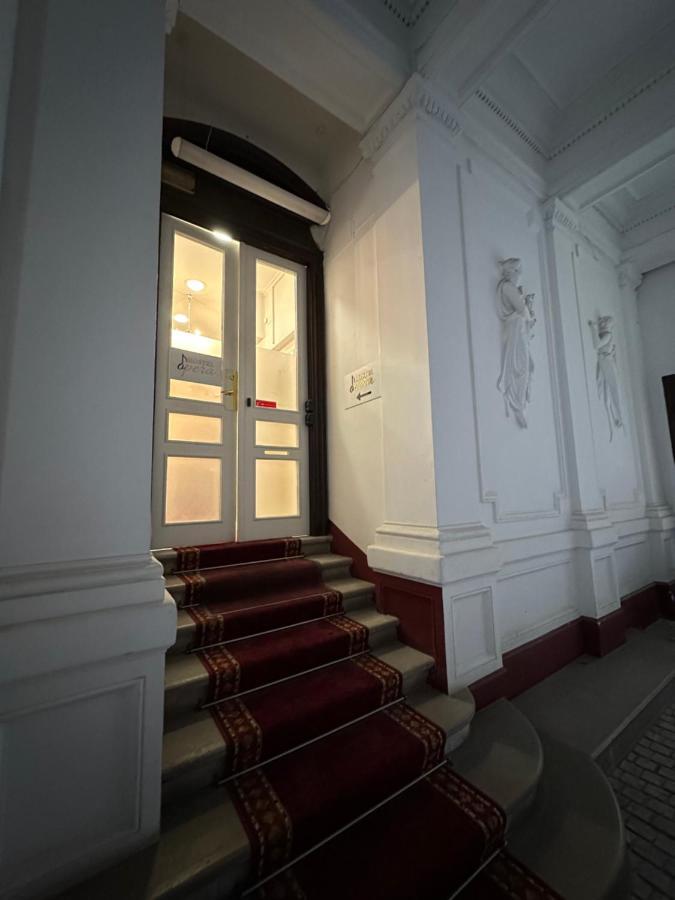 Hostel Opera Ljubljana Buitenkant foto