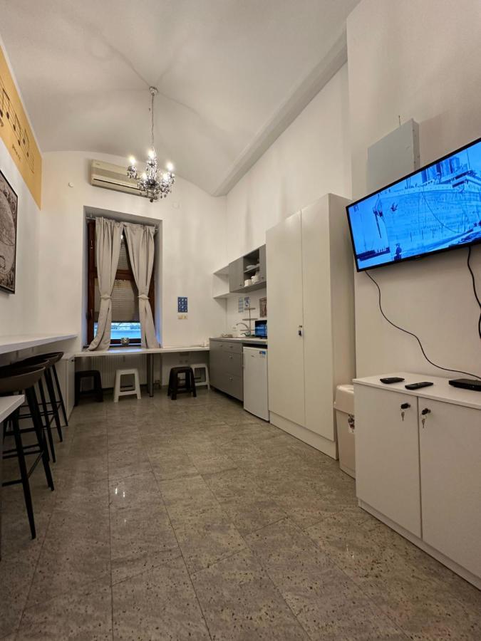 Hostel Opera Ljubljana Buitenkant foto