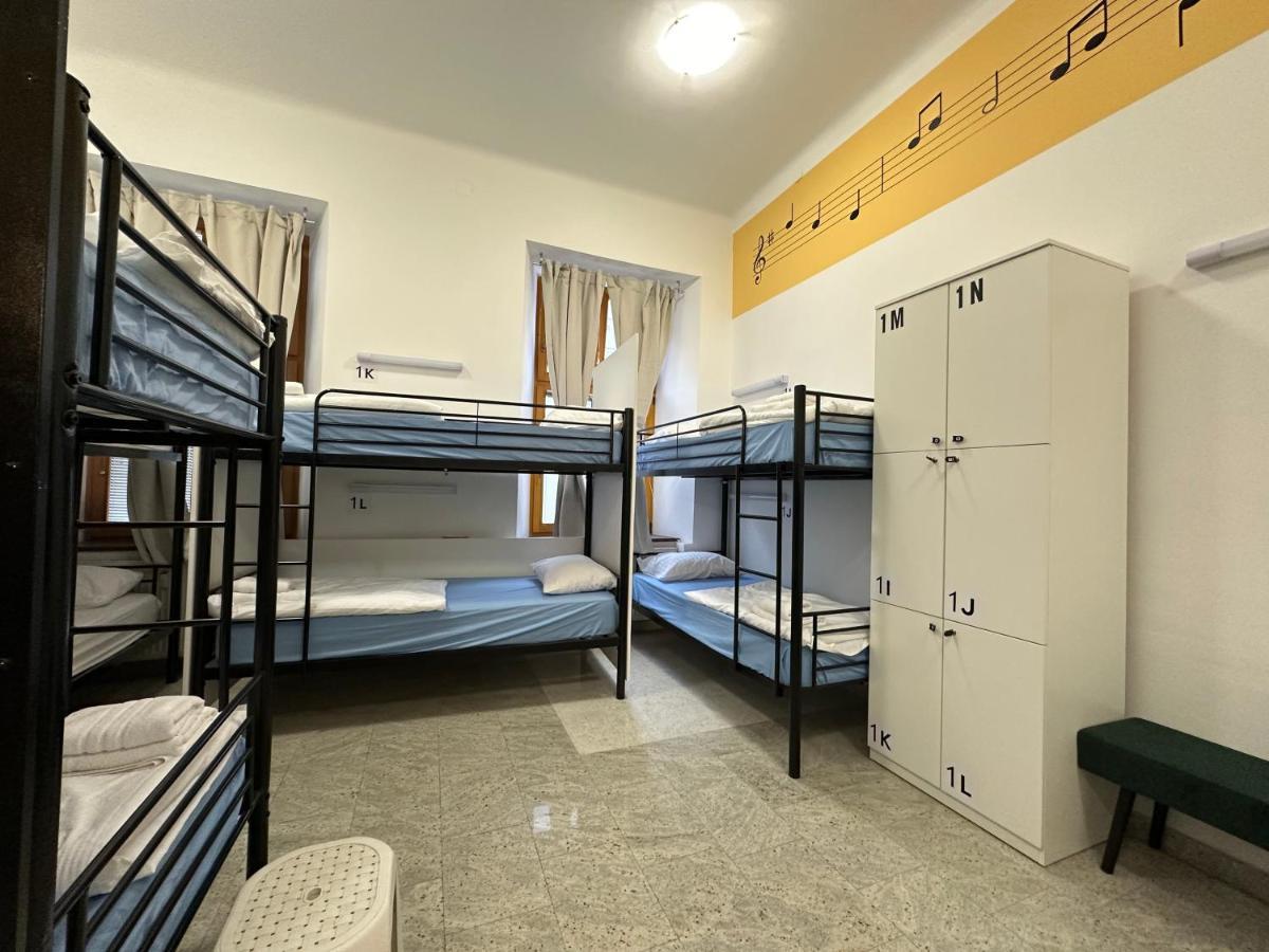 Hostel Opera Ljubljana Buitenkant foto